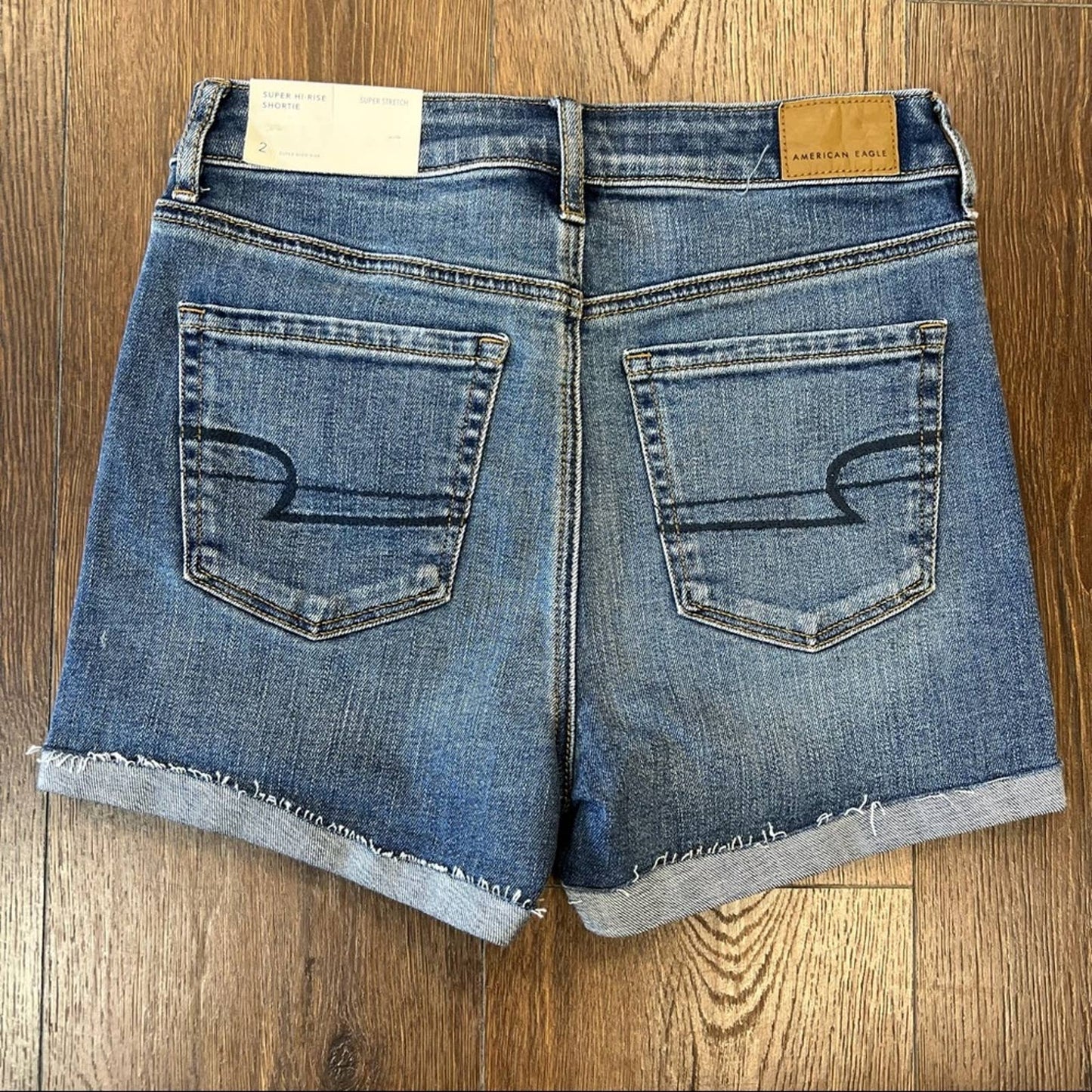 🆕 American Eagle super high-rise Shortie SZ 2