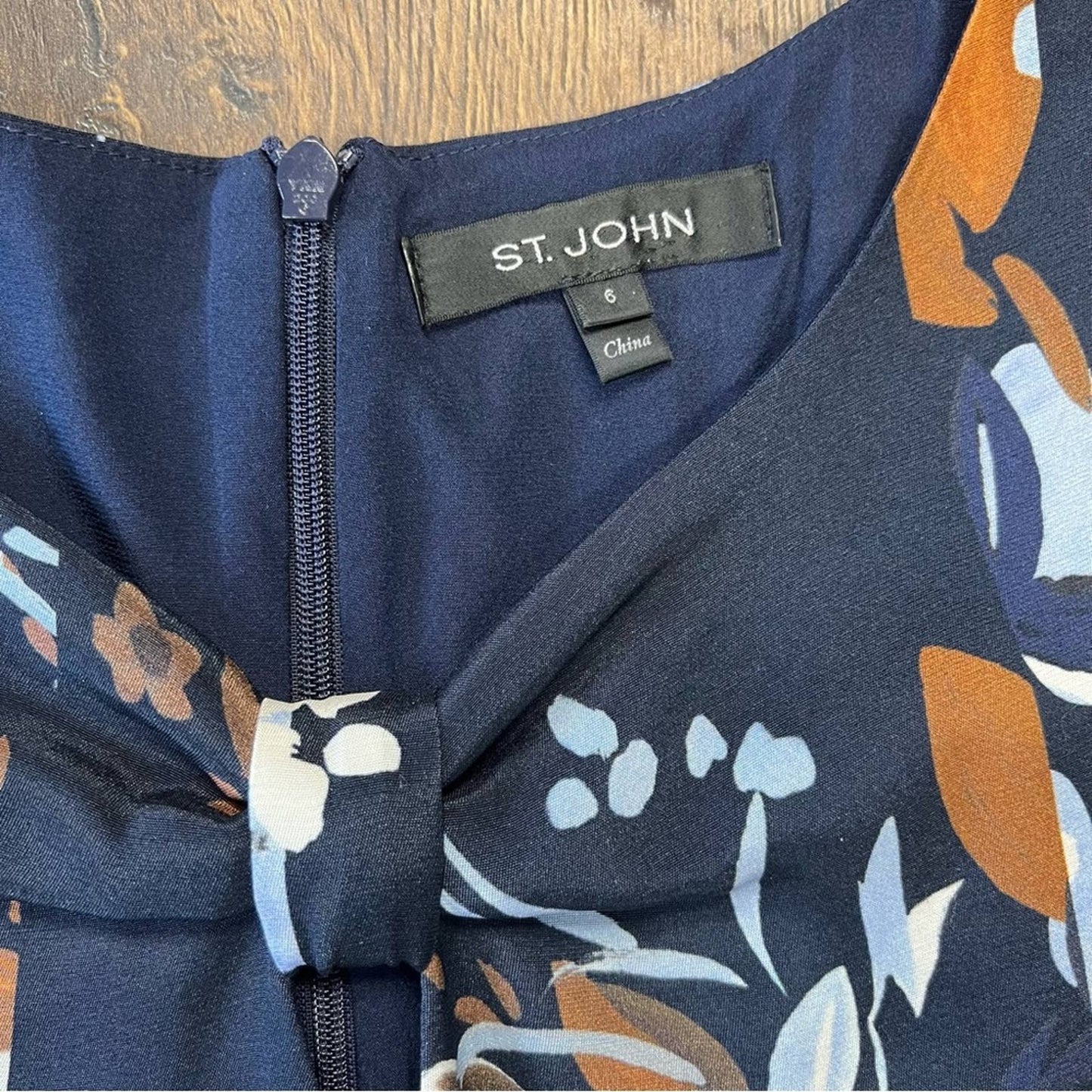 St John cap sleeve painted floral print dress in navy multi SZ 6