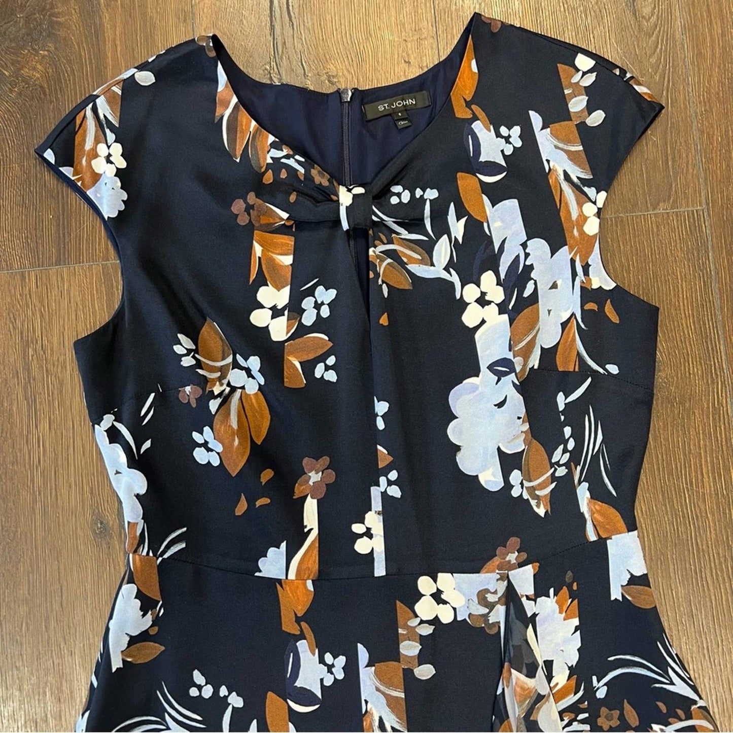 St John cap sleeve painted floral print dress in navy multi SZ 6