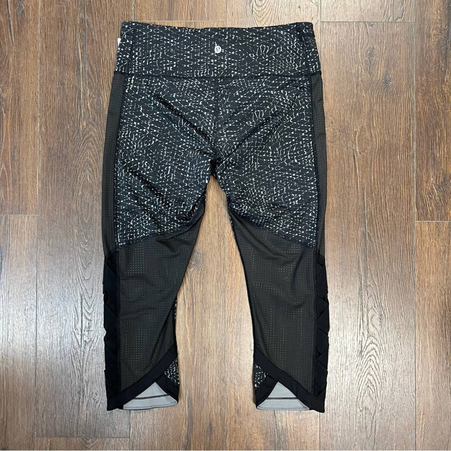 Lululemon Var-City Crop Samba Snake leggings SZ 10